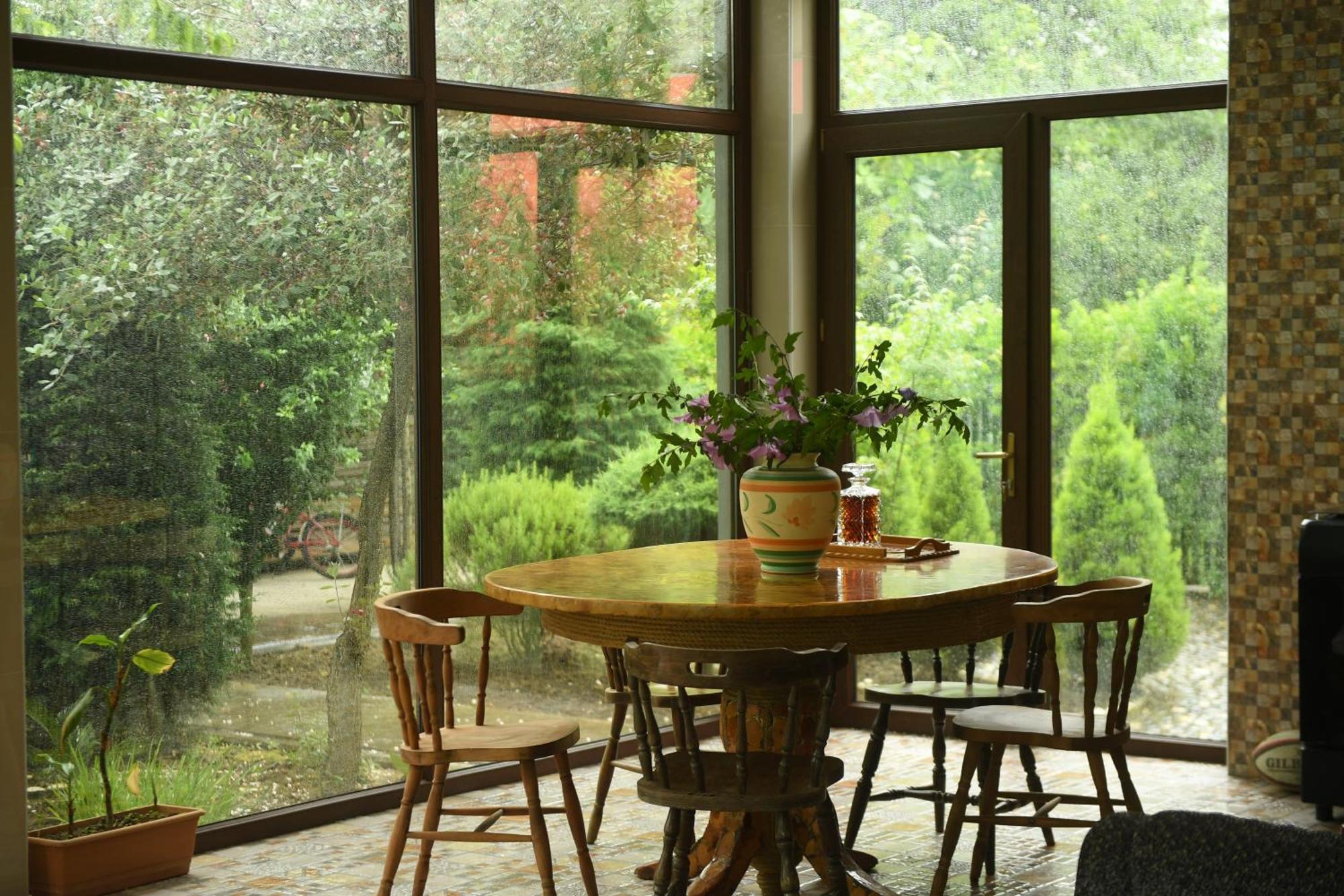 Guest House Green House Zugdidi Ngoại thất bức ảnh