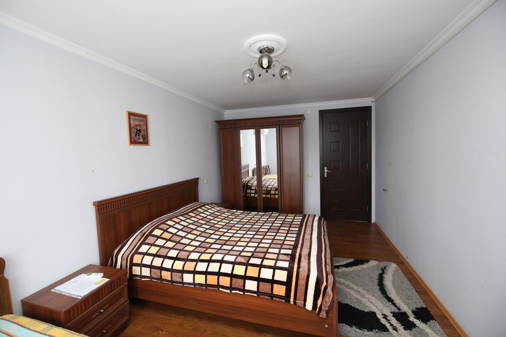 Guest House Green House Zugdidi Ngoại thất bức ảnh