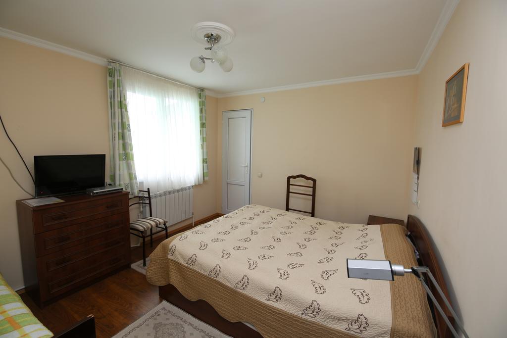 Guest House Green House Zugdidi Ngoại thất bức ảnh