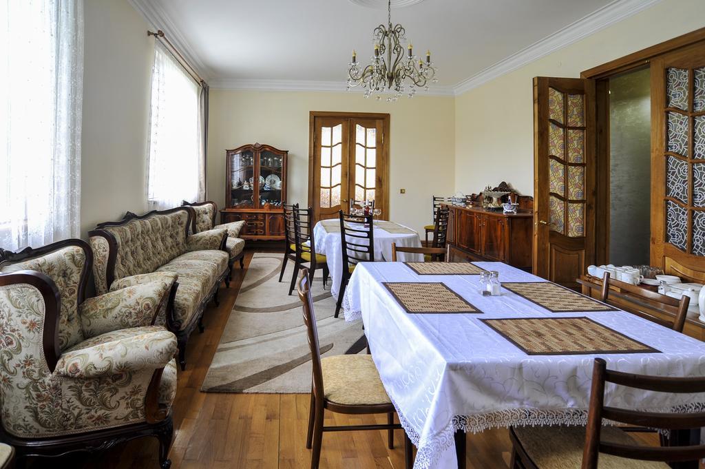 Guest House Green House Zugdidi Ngoại thất bức ảnh