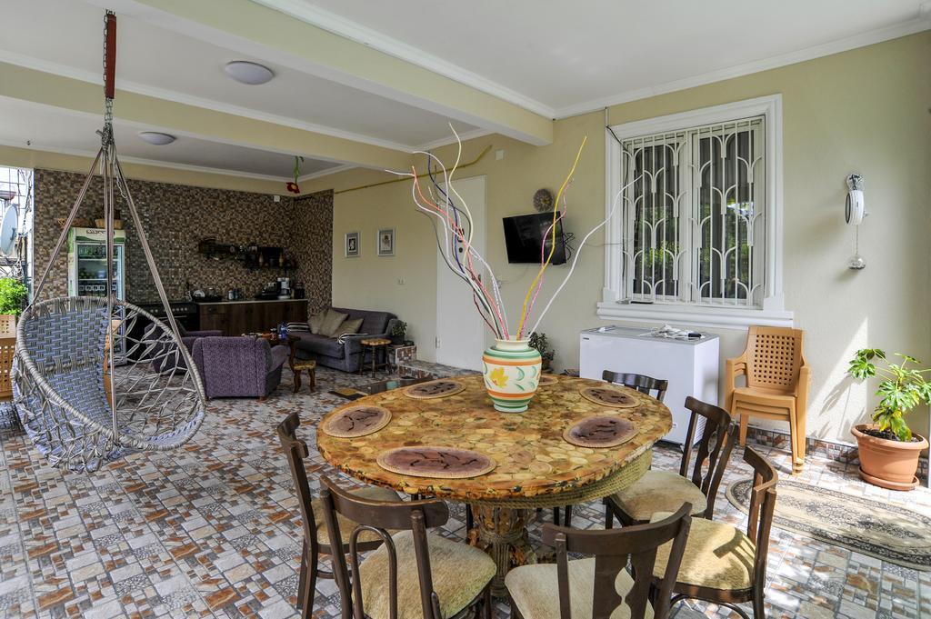 Guest House Green House Zugdidi Ngoại thất bức ảnh