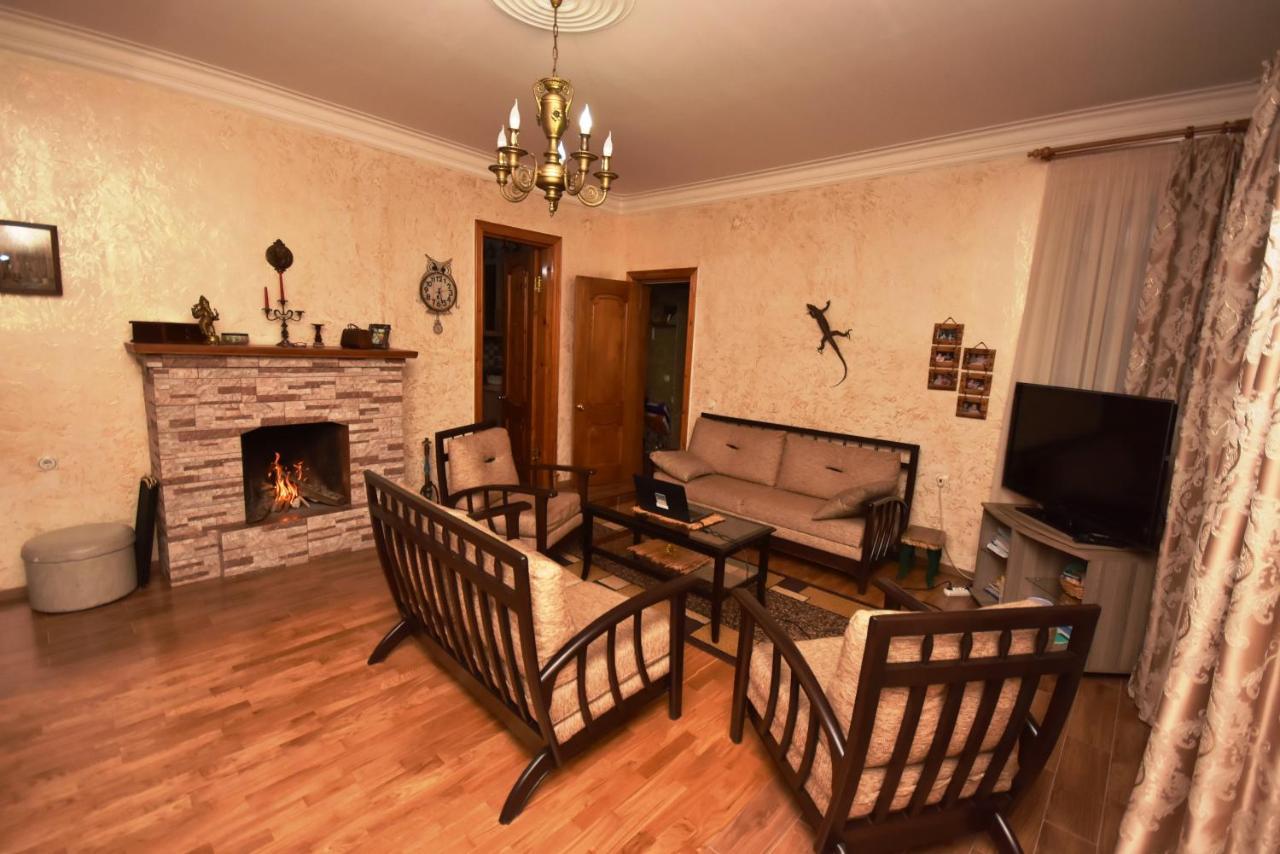 Guest House Green House Zugdidi Ngoại thất bức ảnh